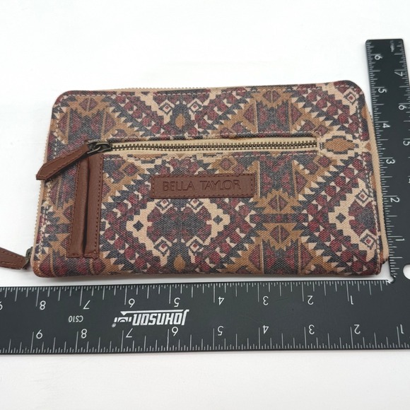 Bella‎ Taylor Wallet Clutch Aztec Print Zip Around great fade look Womens - Picture 2 of 13